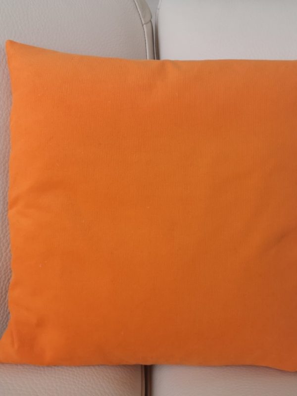 Orange pude i baby fløjl