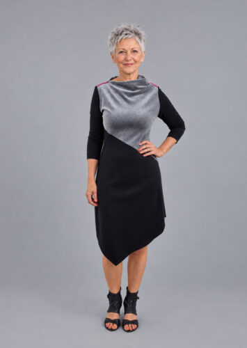 Asymmetrisk kjole med velour – sort/grå