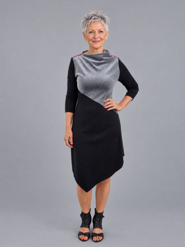 Asymmetrisk kjole med velour – sort/grå