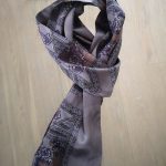 Grålilla silketørklæde med sjalsmønster