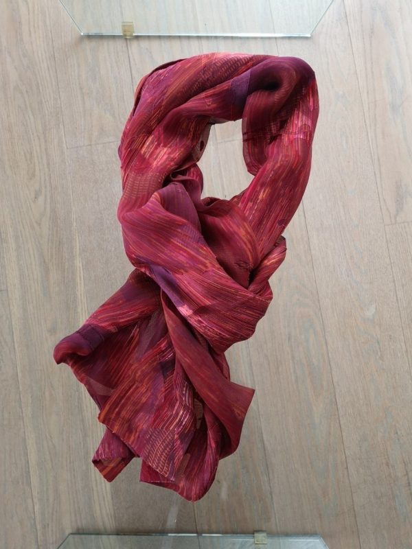Elegant vinrødt silketørklæde