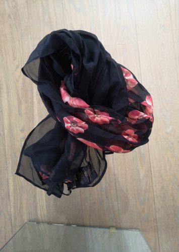 Crepet silke tørklæde med blomster