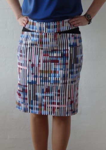 Stribet nederdel i multicolor med lommer