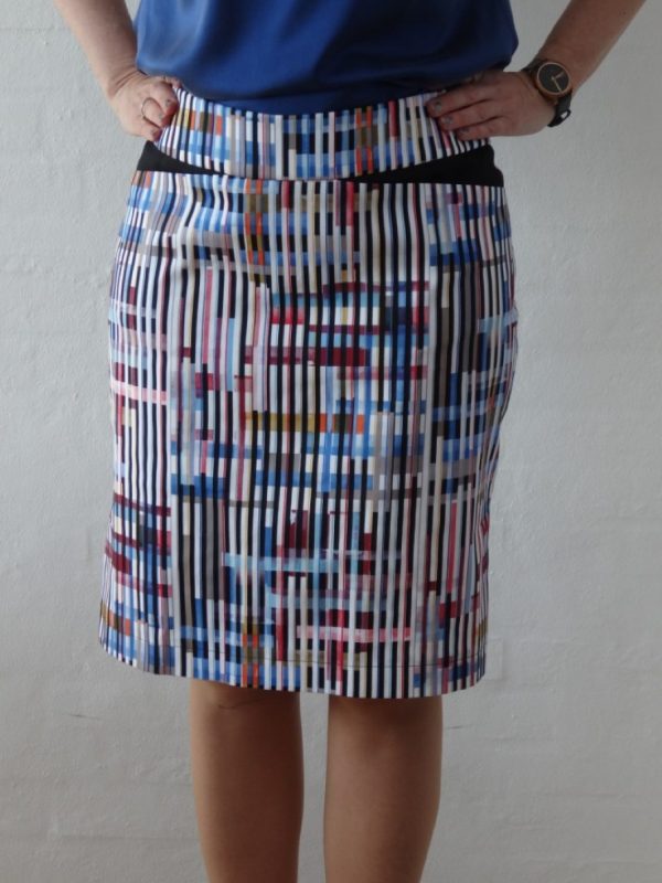 Stribet nederdel i multicolor med lommer