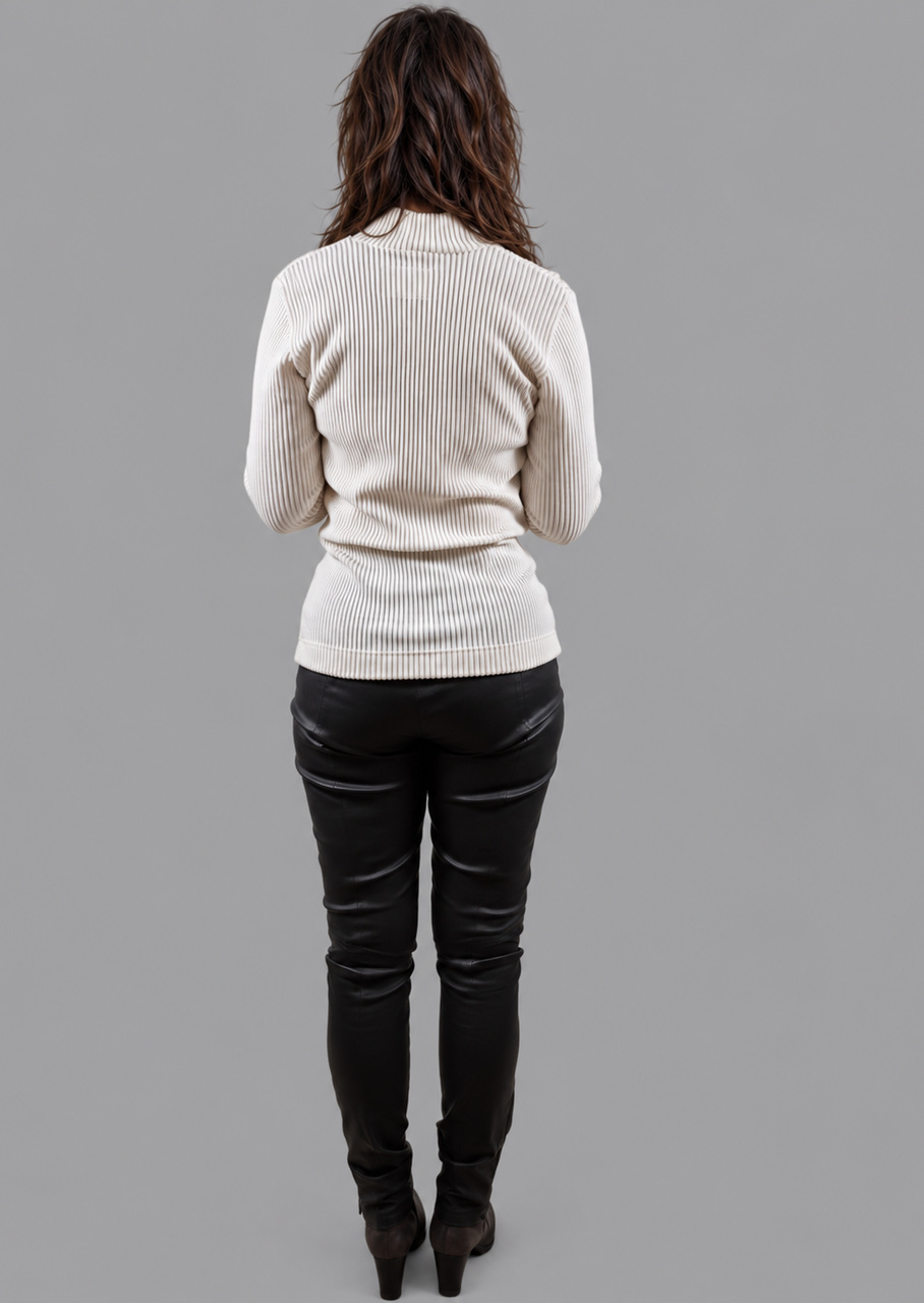 Råhvid velourbluse med rullekrave - Billede 2