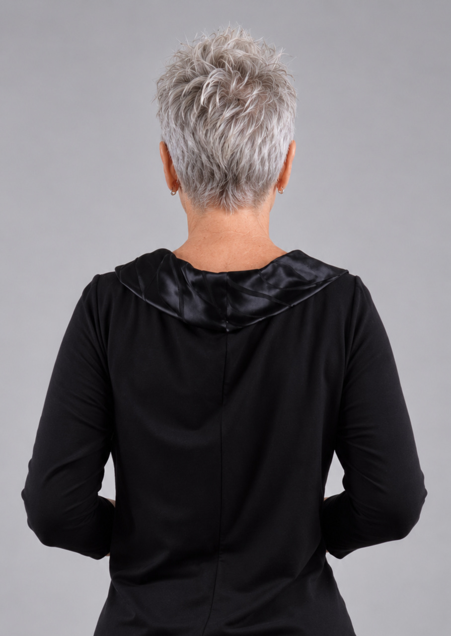 Sort draperet bluse med silkekrave