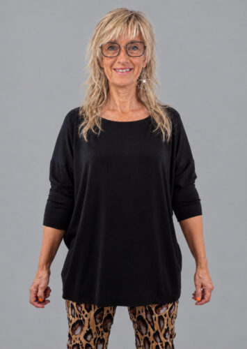 Sort jerseybluse med bådudskæring