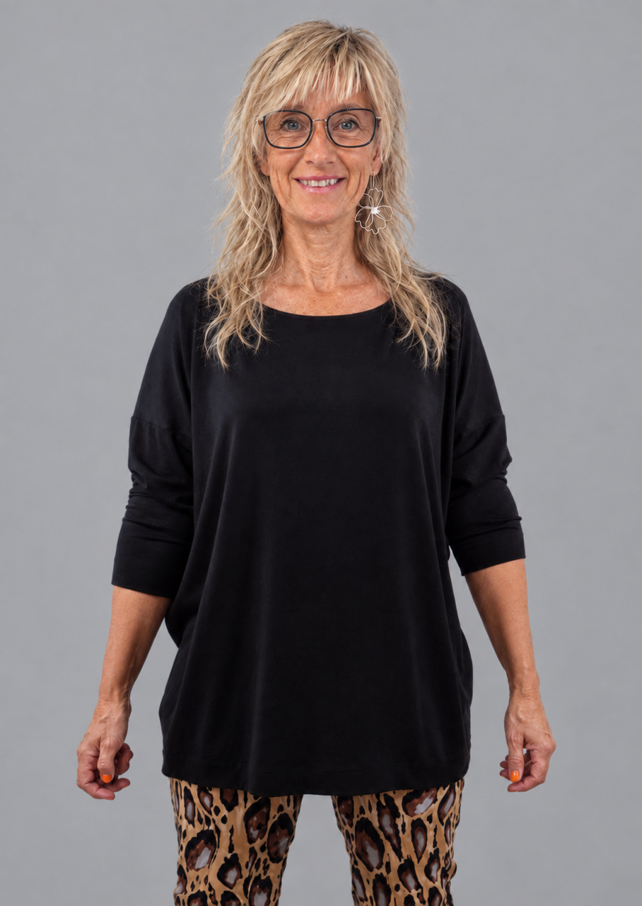 Sort jerseybluse med bådudskæring