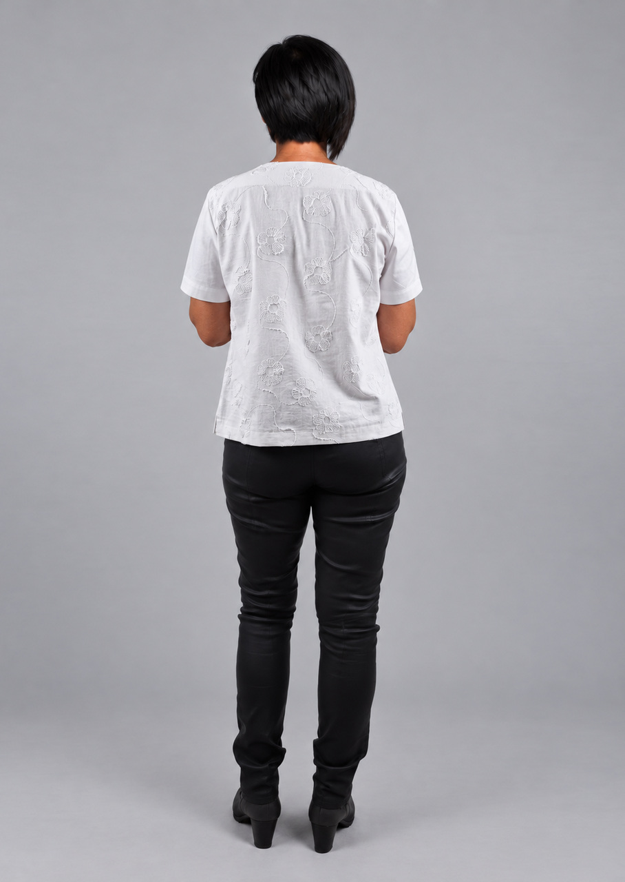 Hvid bomuldsbluse med broderi