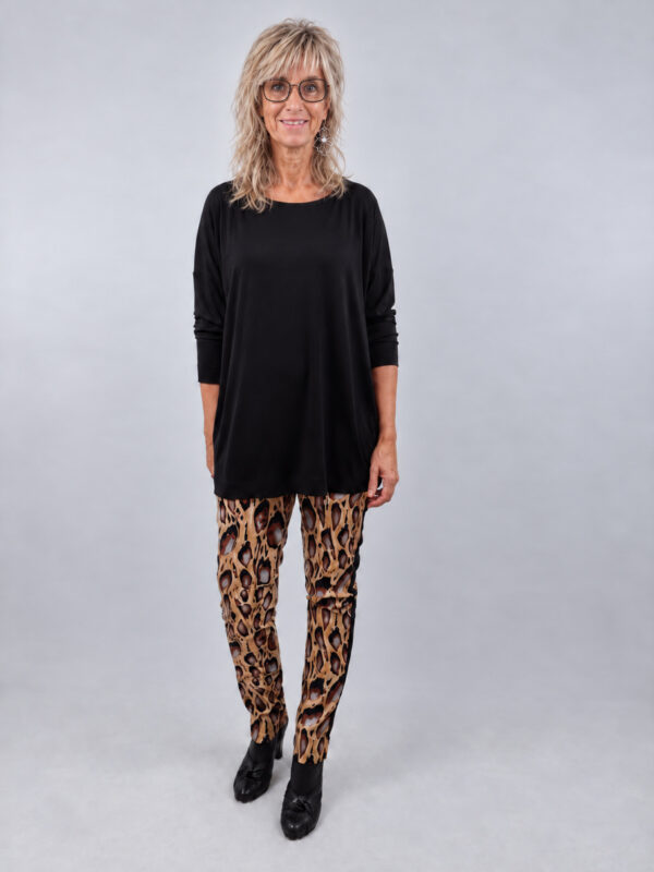 Sort jerseybluse med bådudskæring