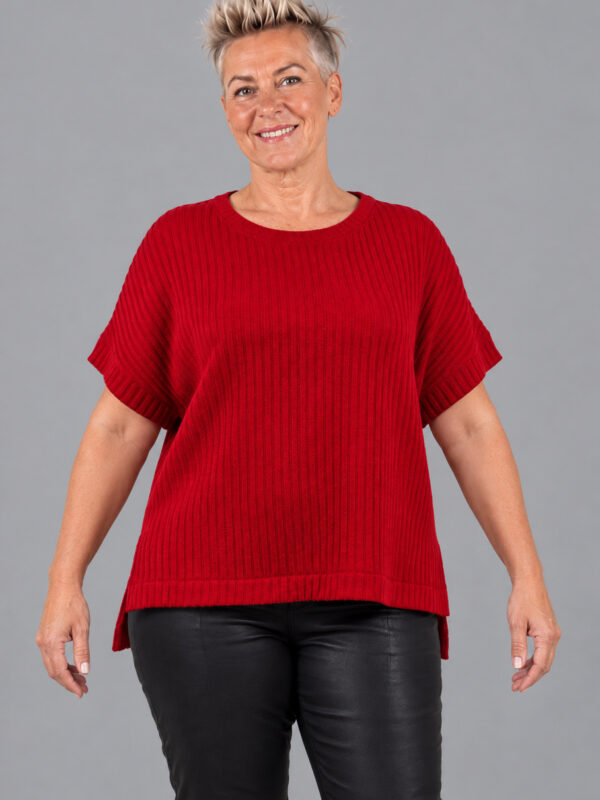 Rød ribstrikket uldbluse