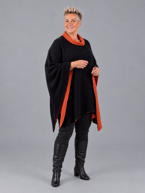 Vendbar uldponcho i orange/sort