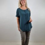 Petroleumsgrøn silke bluse med læg