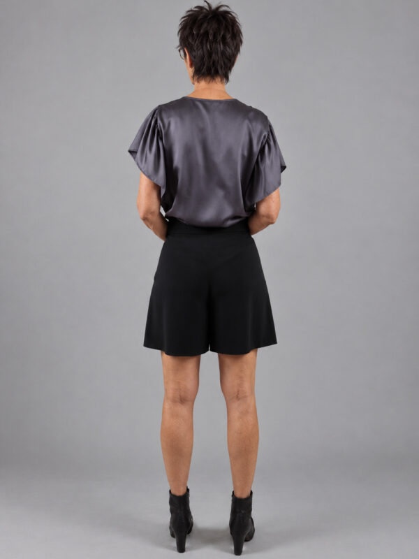 Sorte shorts med skrålommer