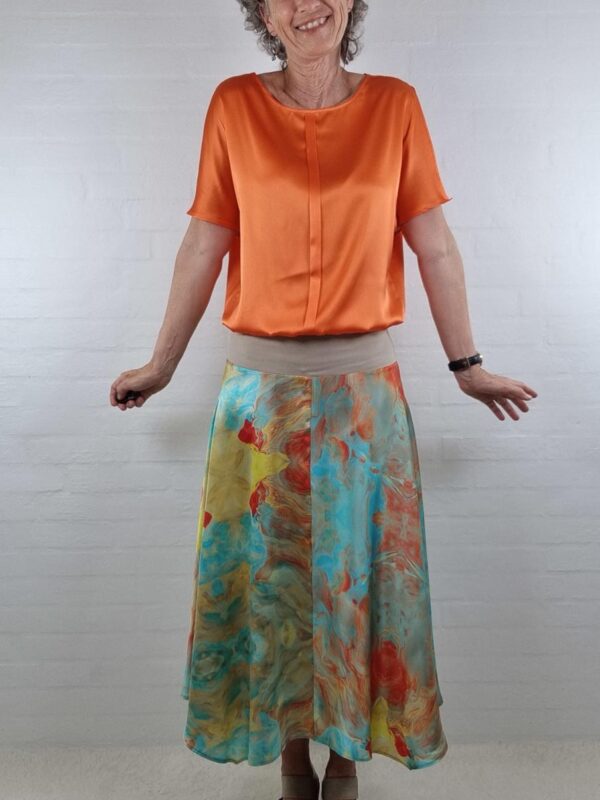 Farverig swing nederdel i silke