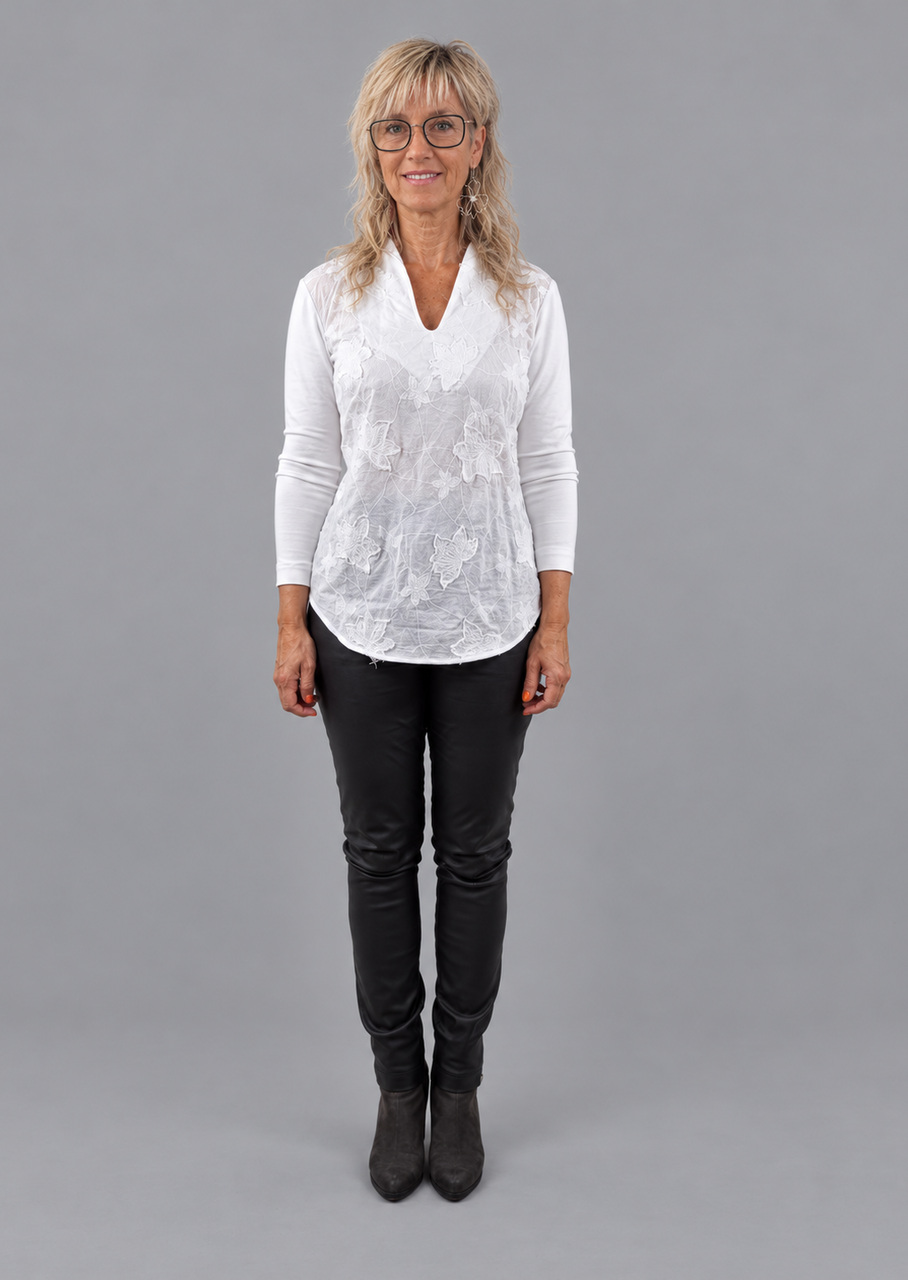Bluse med påsatte blomster i hvid - Billede 3