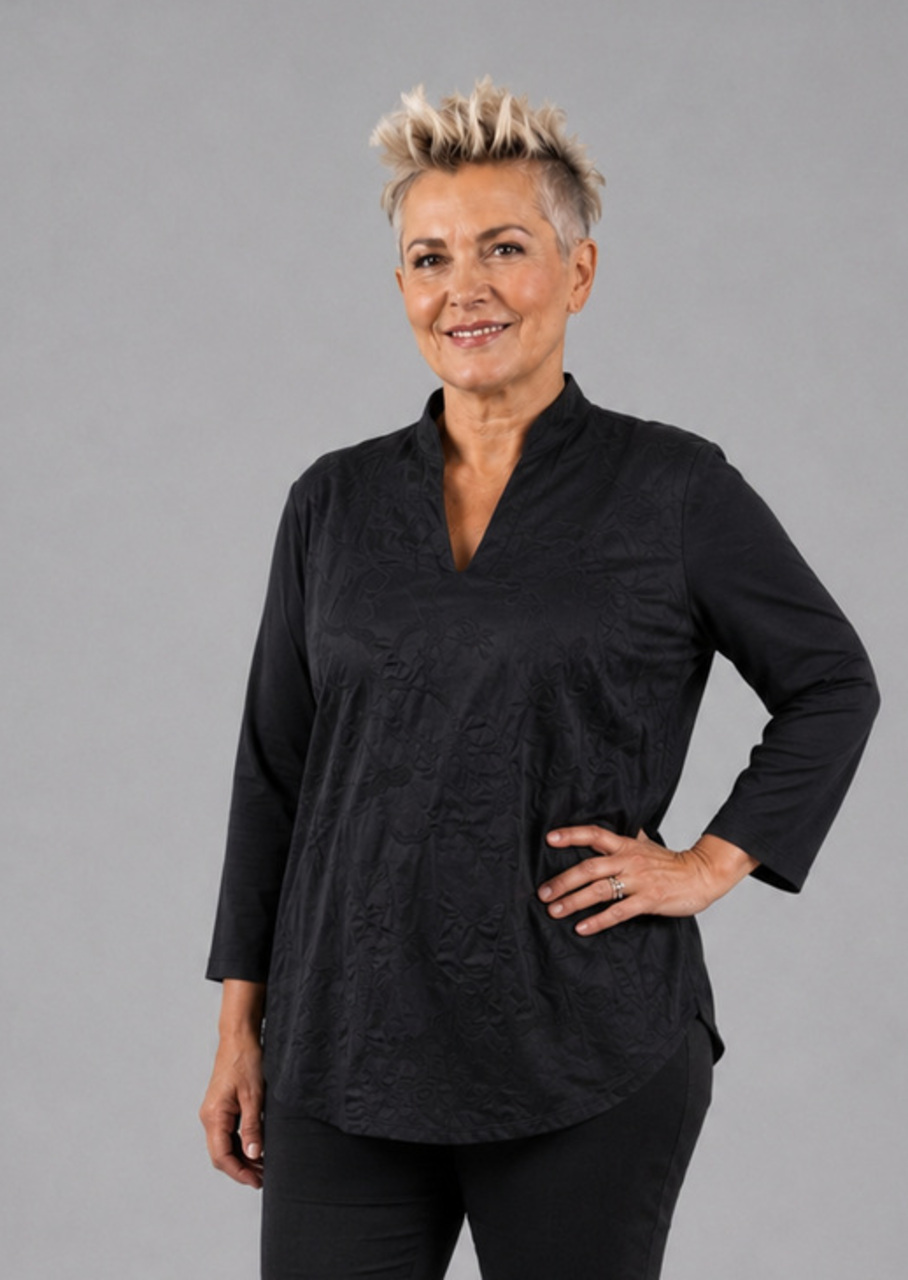 Sort bluse med smart halsudskæring