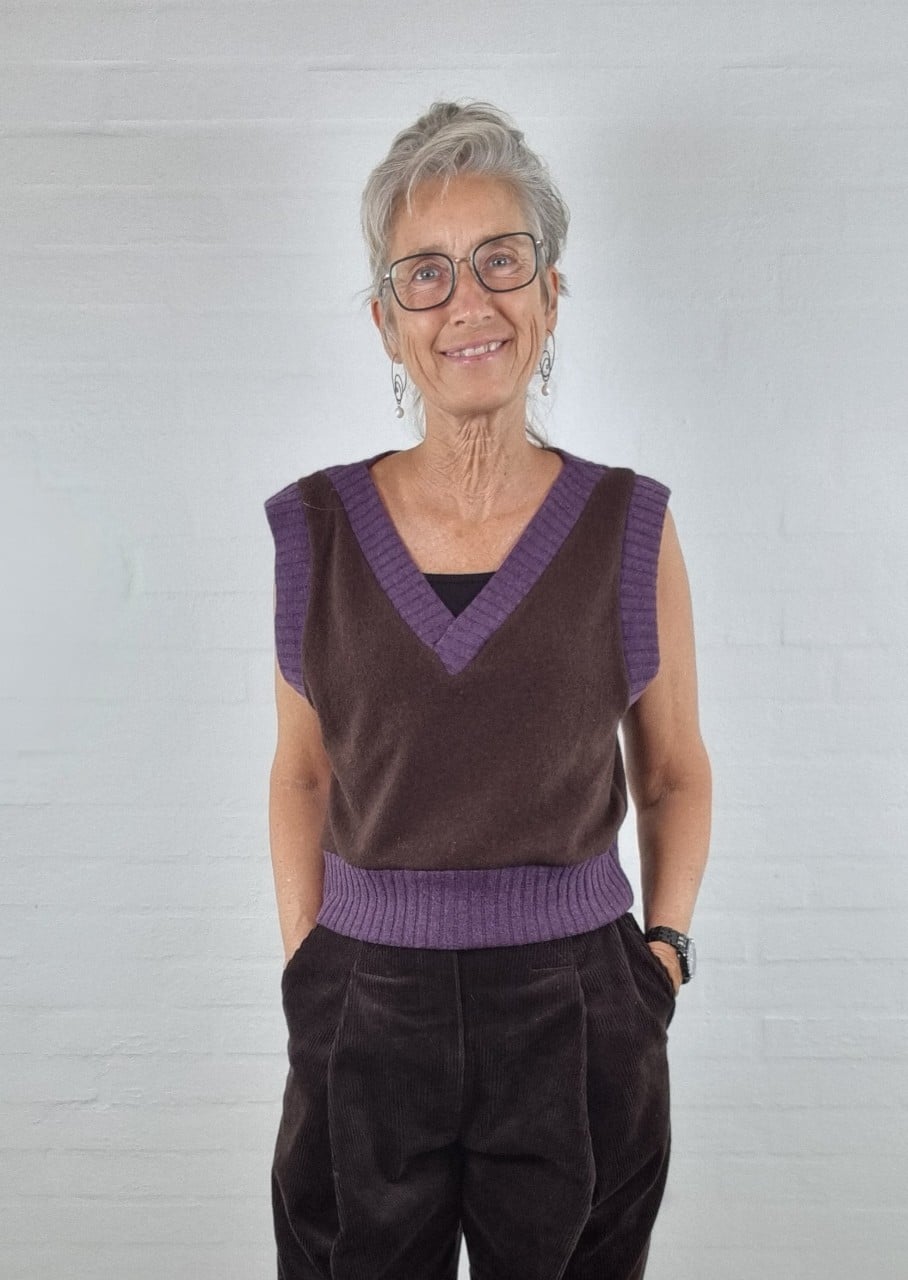 Lilla og brun strikvest