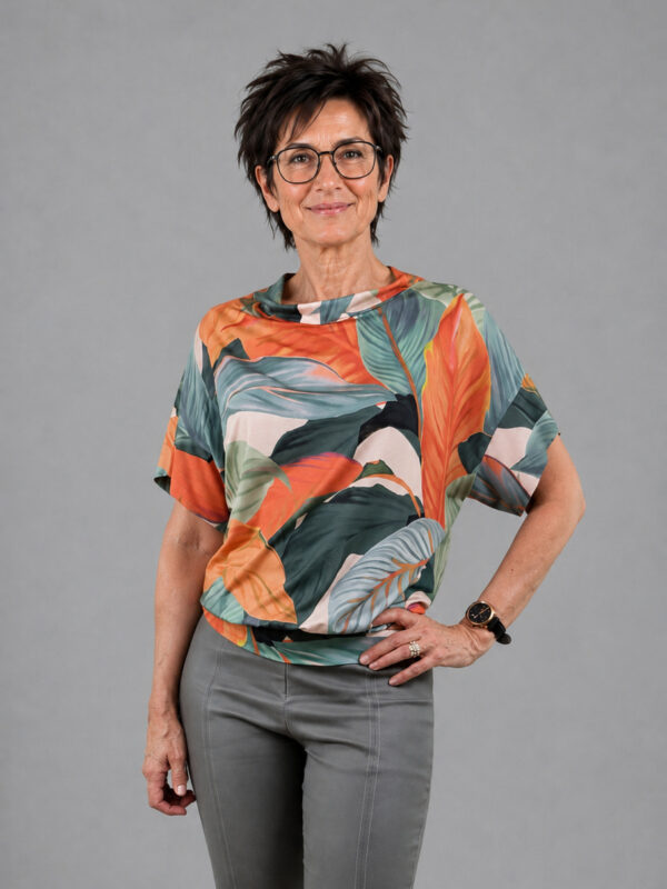 Orange grøn jersey bluse med bladprint, set forfra