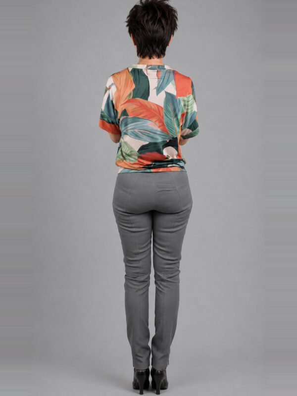 Orange grøn jersey bluse med bladprint, set bagfra