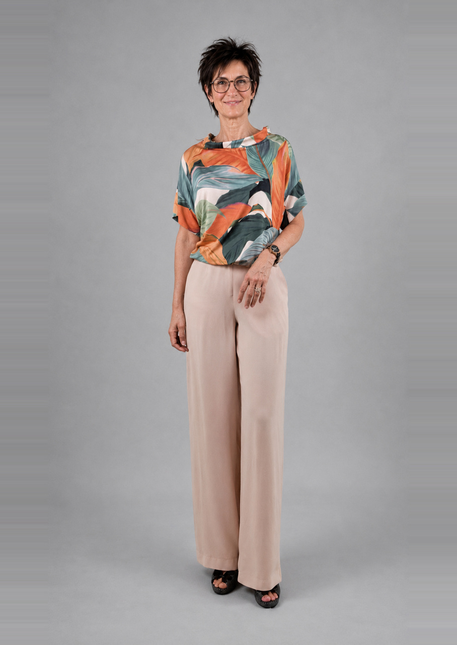 Orange grøn jersey bluse med bladprint, til nude bukser med vidde