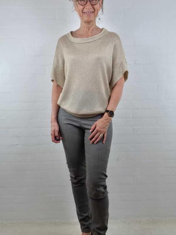 Elegant guld strik bluse m bådudskæring