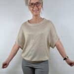 Elegant guld strik bluse m bådudskæring