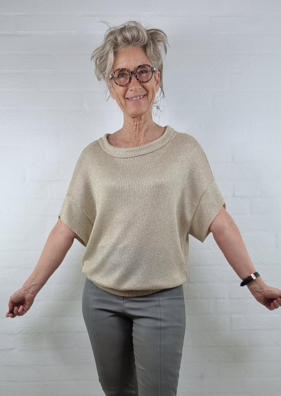 Elegant guld strik bluse m bådudskæring