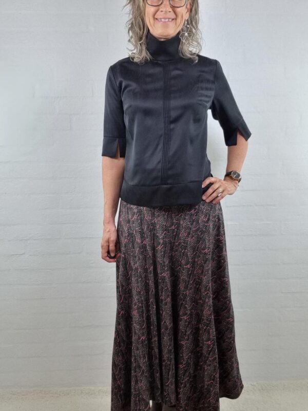 Swing nederdel i sort pink sand