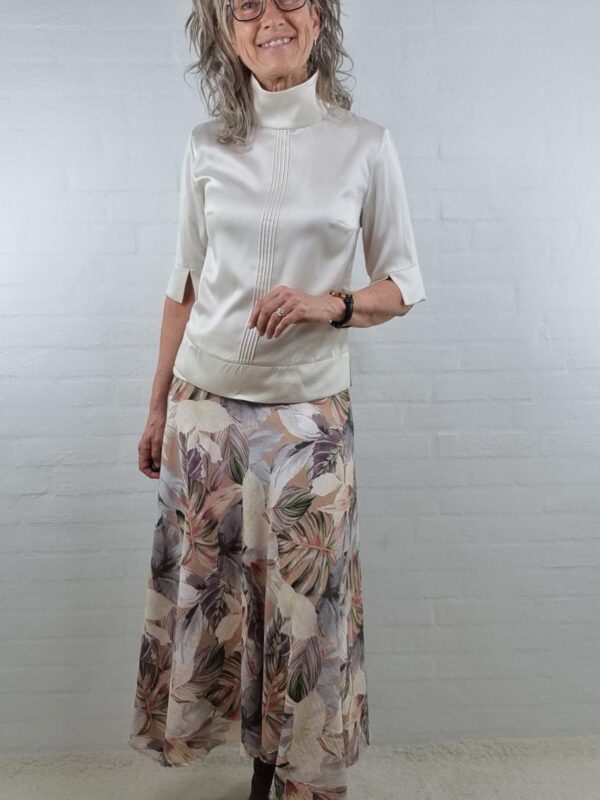 Blomstret swing nederdel i pastel farver