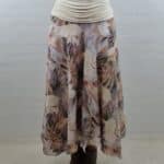 Blomstret swing nederdel i pastel farver