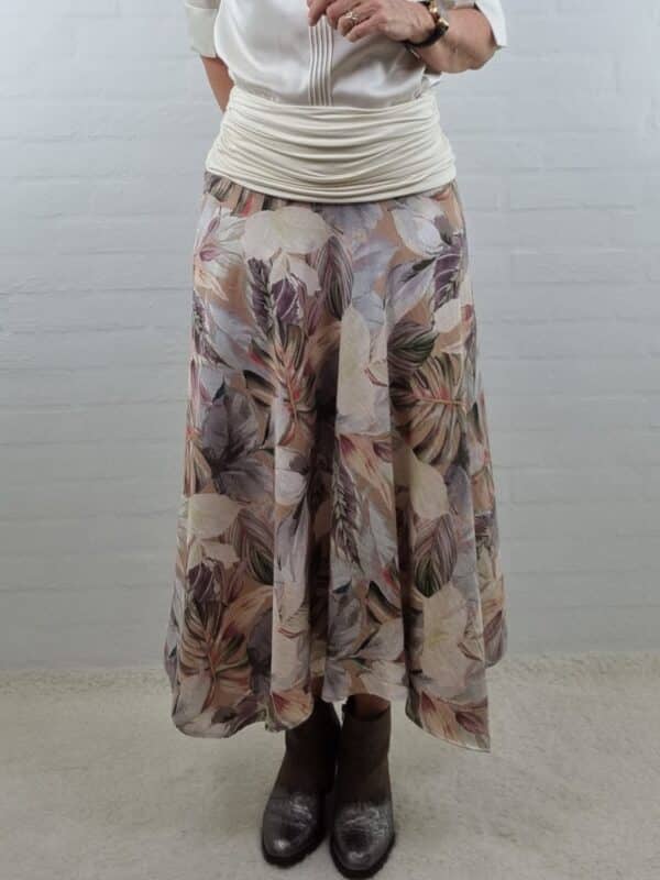 Blomstret swing nederdel i pastel farver