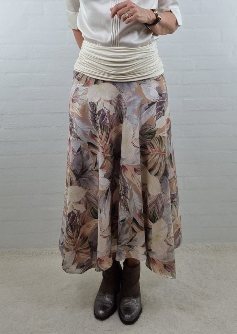 Blomstret swing nederdel i pastel farver