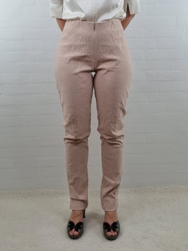 Højtaljede stretch bukser i nude brokade