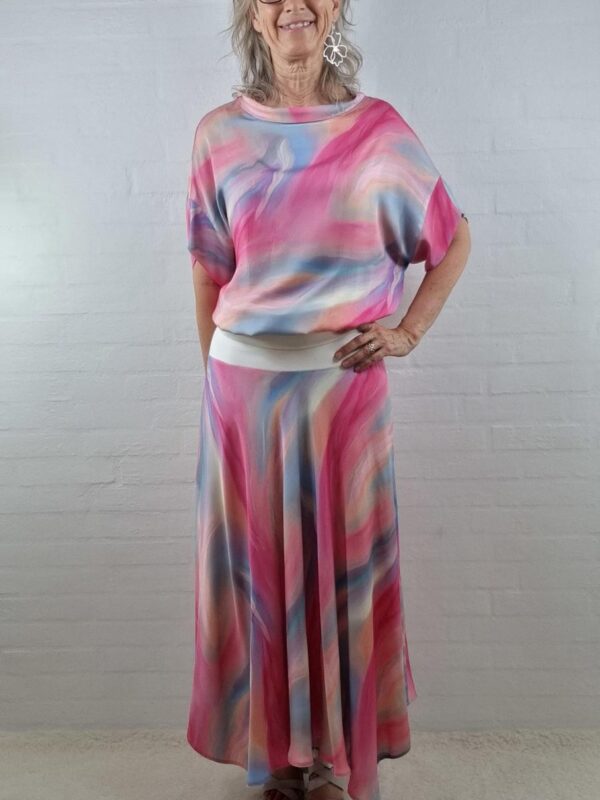 Farverig swing nederdel i viskose