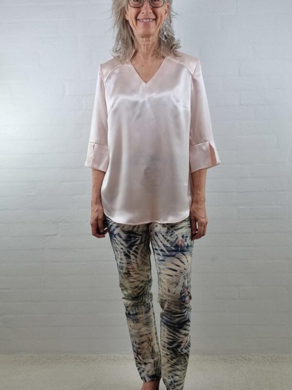 Smalle bukser i blå og råhvid print