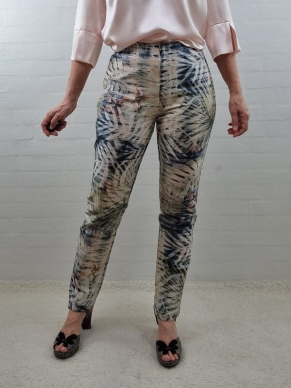 Smalle bukser i blå og råhvid print