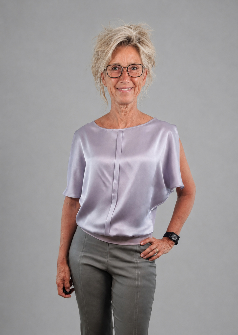 Lyse lilla silkebluse med læg
