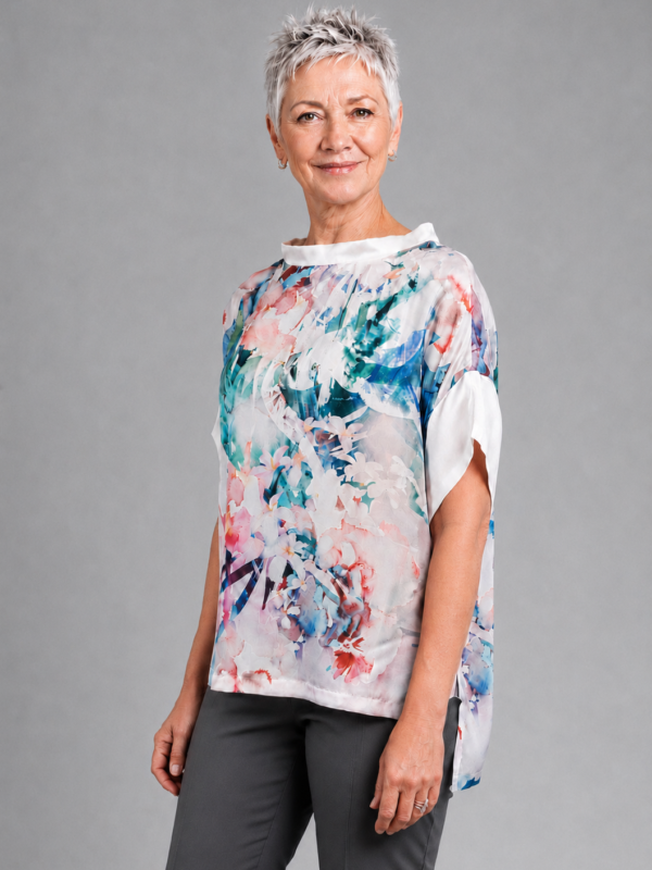 Råhvid silkebluse med print