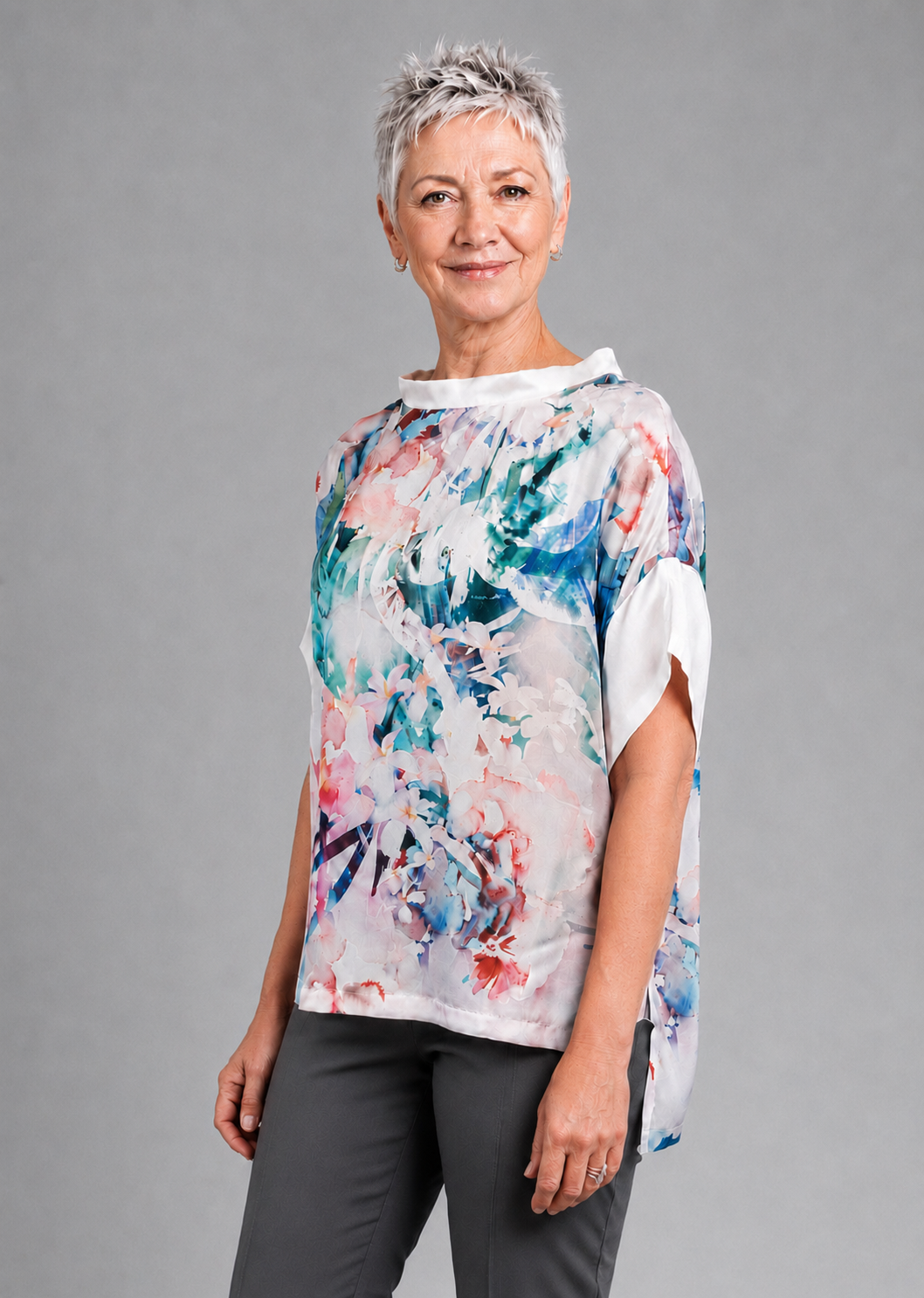 Råhvid silkebluse med print