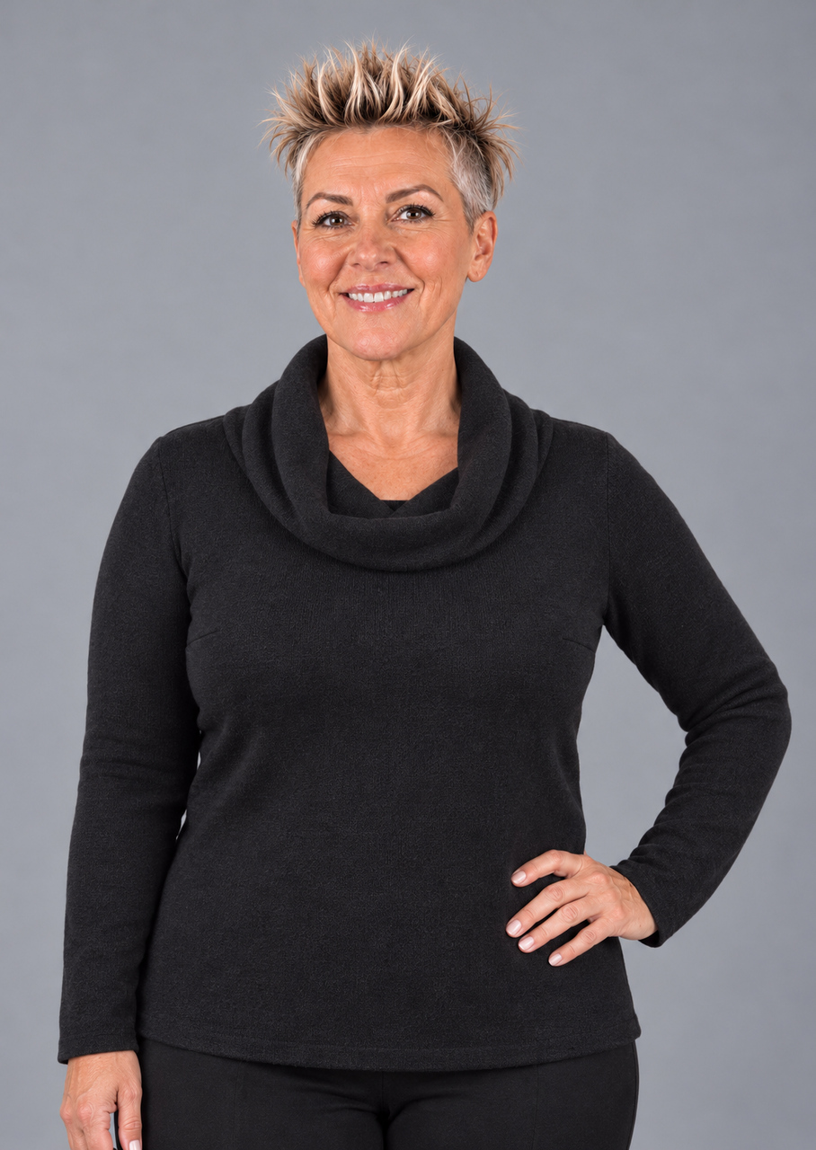 Uldstrik med rullekrave i sort